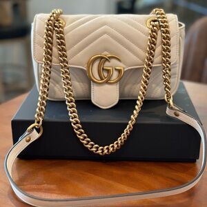 ❌SOLD ❌Mini GG Marmont camera bag has a softly structured shape